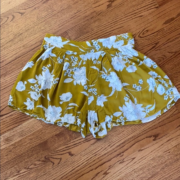 SUPER HIGH WAISTED Forever 21 floral shorts - Picture 1 of 3